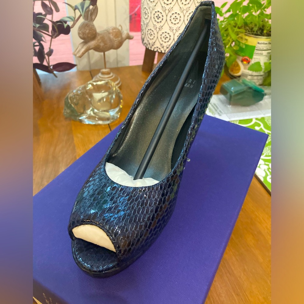 Stuart Weitzman Logo Plainfield Navy Snake Embossed size 9.5
